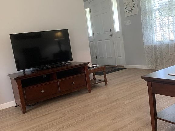 4th image of 667 Longwood Ct