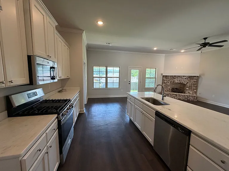 464 Silver Hill Dr — Photo 5