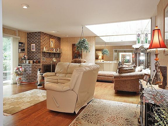 Wonderful, secluded Frank Lloyd Wright style Ranch