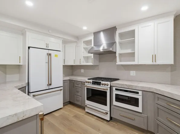 240 Nice Ln APT 201, Newport Beach, CA 92663