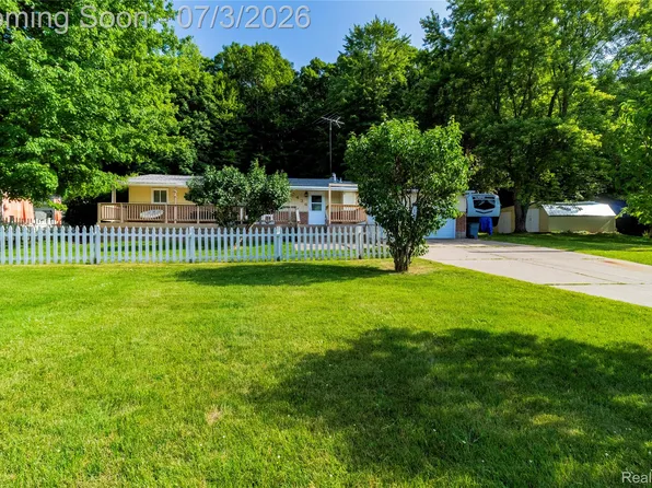 2436 Judy Conn Dr, Lapeer, MI 48446