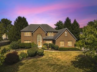 8853 Chateau Dr, Pickerington, OH 43147