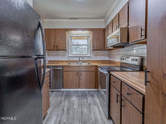 3rd image of 245 Branchwood Dr