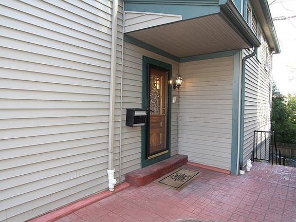 3rd image of 1118 Fuller St