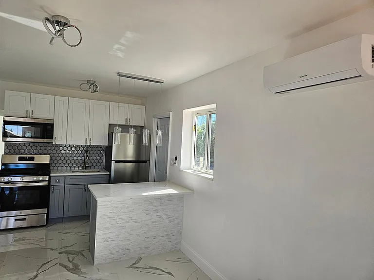 306 NE 6th St #2 — Photo 3