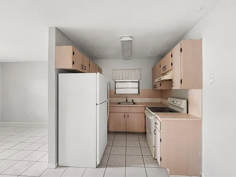 1925 Madison St #14 — Photo 5