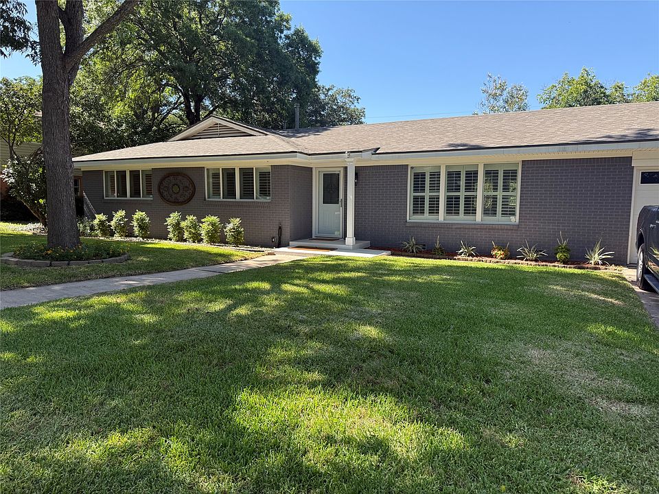 1st image of 2432 Skyline Dr