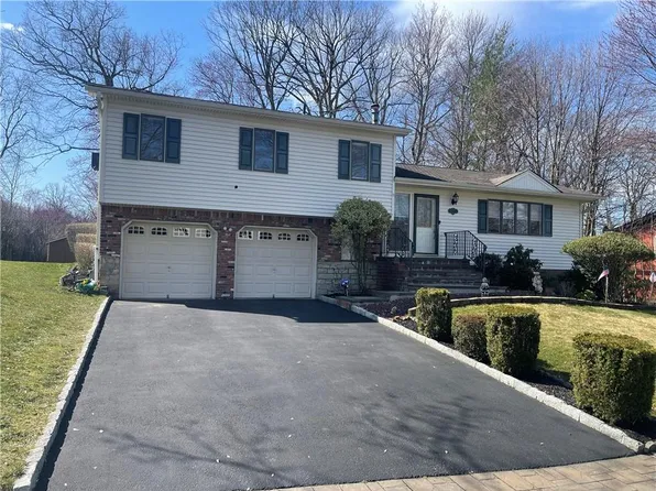5 Emerald Drive, Valley Cottage, NY 10989