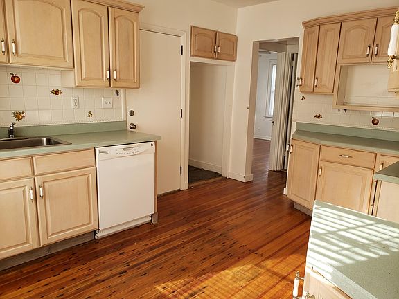 Bright and updated Kitchen.