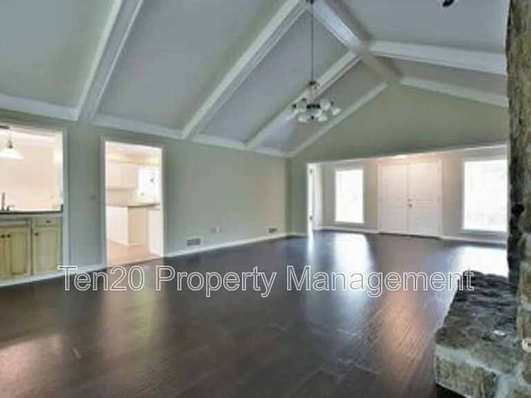 4720 Shenandoah Ct — Photo 6