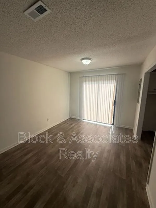 2 bed, 1.5 bath, $895 — Photo 3