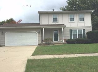 806 Cottonwood Dr, North Aurora, IL 60542