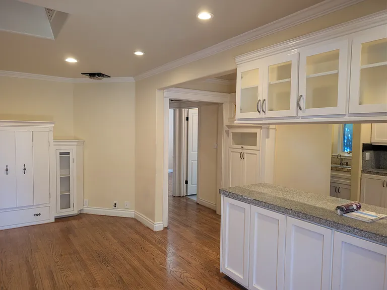 864 Lewis Ave — Photo 2