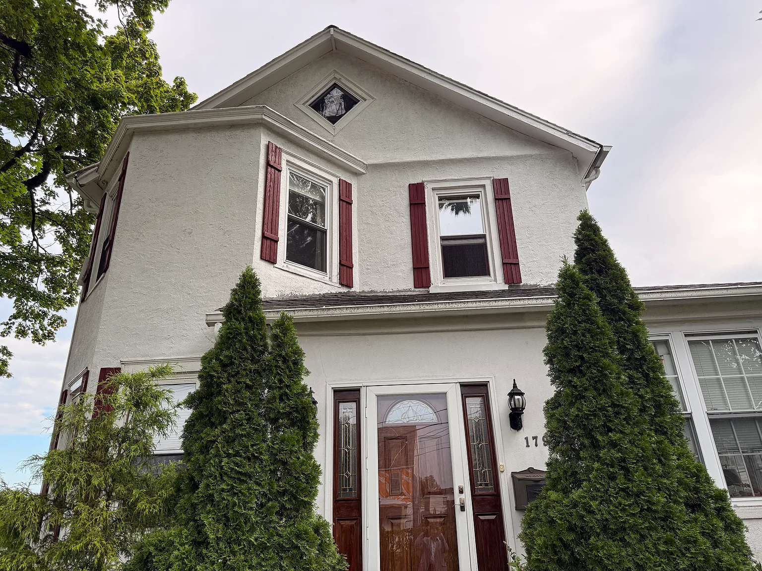 4 bed, 2.5 bath, 2300 sqft, $6,000 — Photo 1