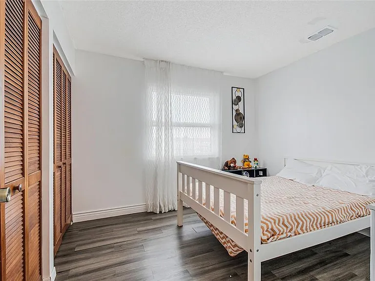447 Hunter Cir — Photo 34