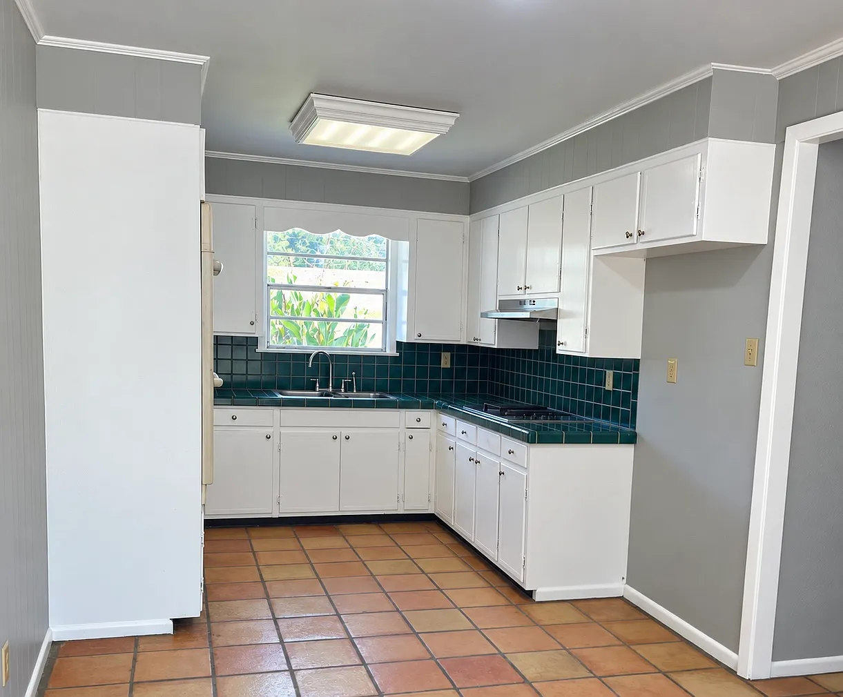 3 bed, 1375 sqft, $995 — Photo 1