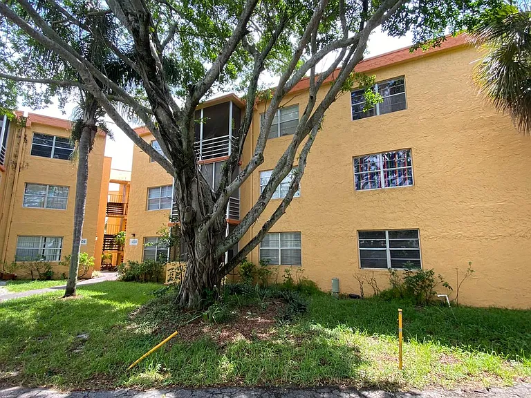 4304 NW 9th Ave #3-3B-3B3 — Photo 32
