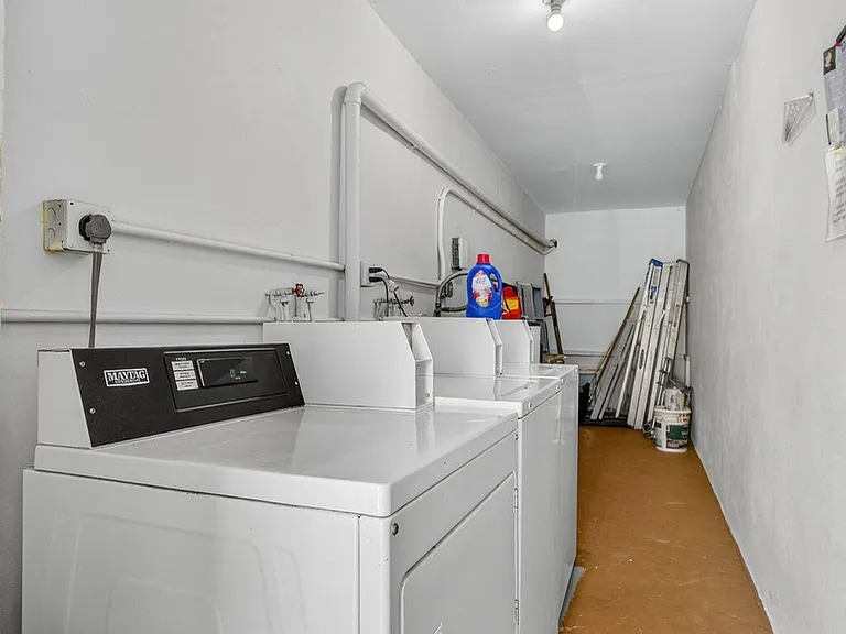 42 Easthampton B — Photo 34