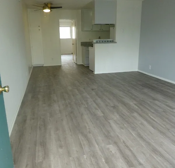 11932 Courtleigh Dr #8 — Photo 4