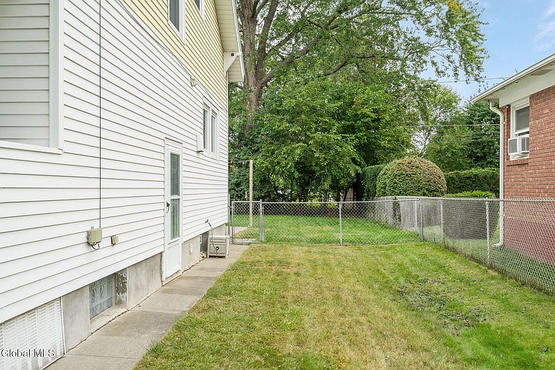 3rd image of 11 Glynn Street