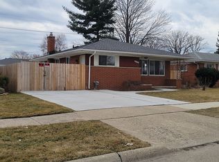 8494 Darlene St, Warren, MI 48093