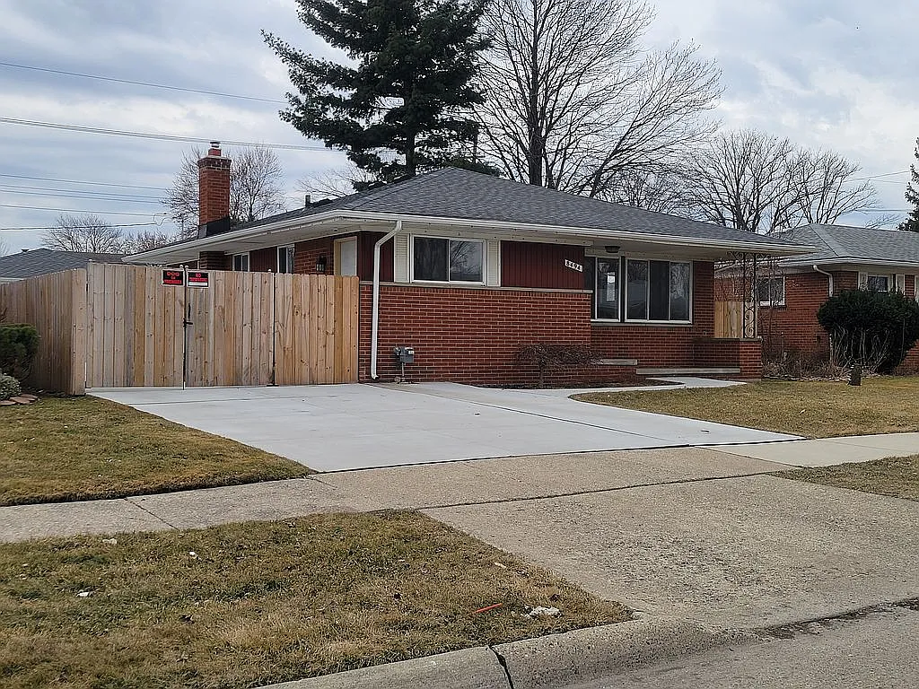 8494 Darlene St photo 1