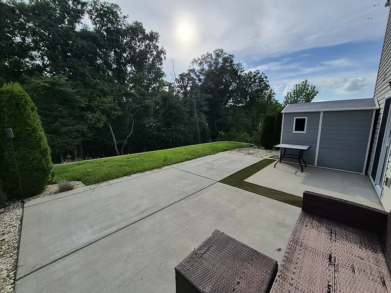 405 Bennington Dr — Photo 9