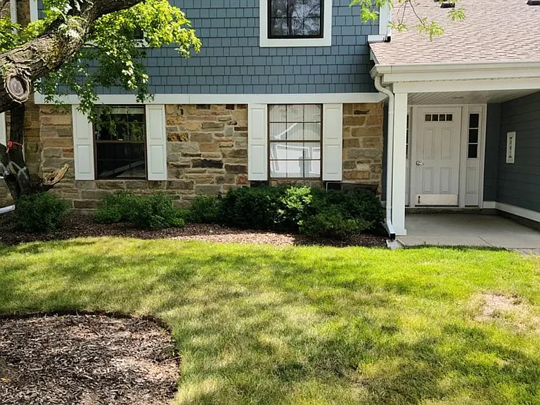 221 Hawthorne Ct #C1 — Photo 7