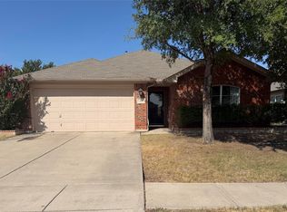 224 Spring Hollow Dr, Saginaw, TX 76131