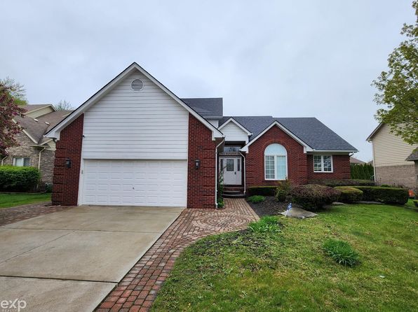 19913 Mapleton Dr, Macomb, MI 48044
