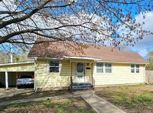 208 N Maple St, Windsor, IL 61957