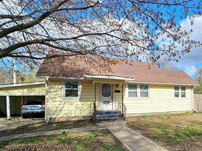 208 N Maple St, Windsor, IL, 61957