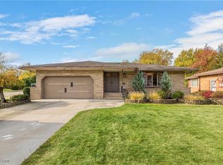 900 N Skyline Dr, Seven Hills, OH