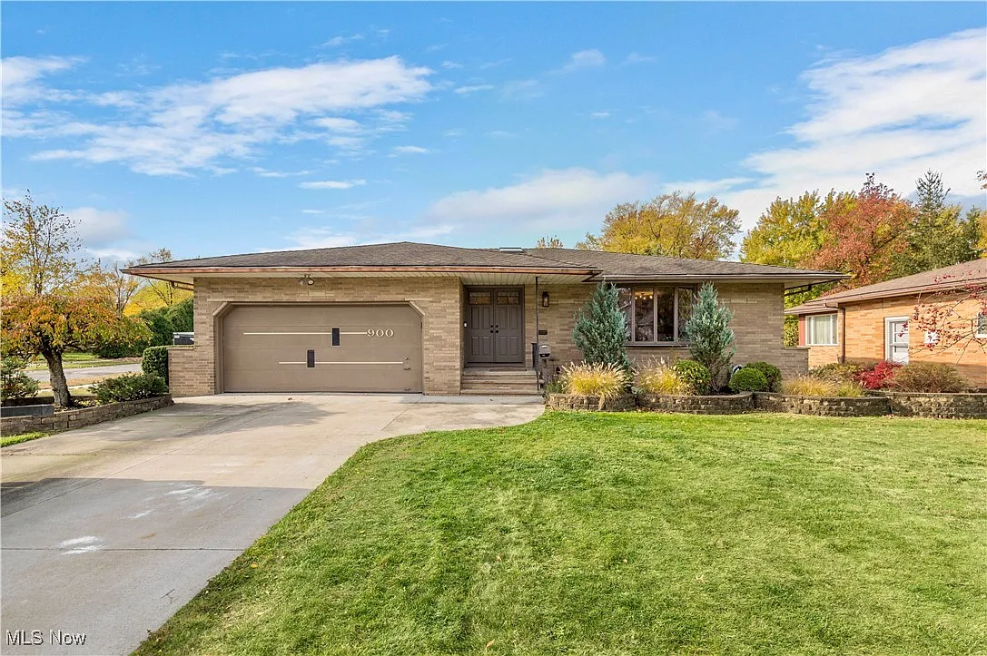 900 N Skyline Dr photo 1