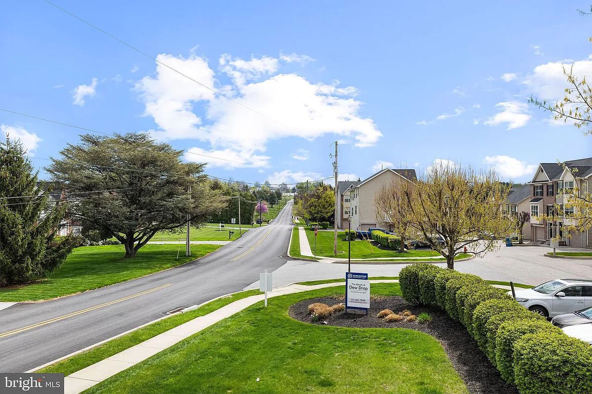 Building Photo - 8 Shady Tree Ct