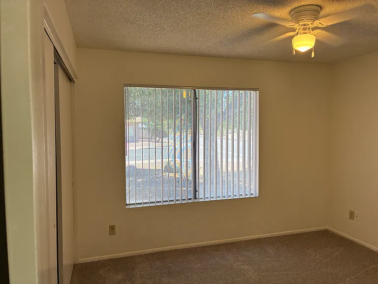 3672 W Oakland St — Photo 28
