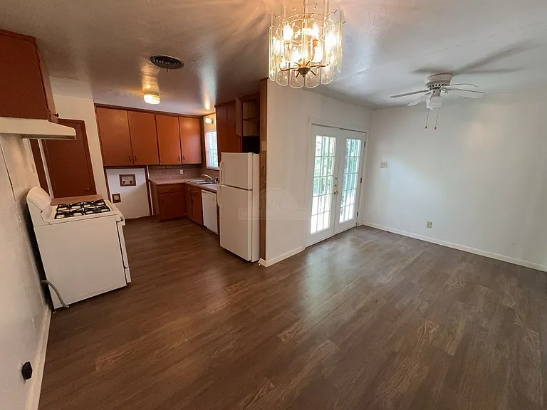 906 Jefferis Ave — Photo 7