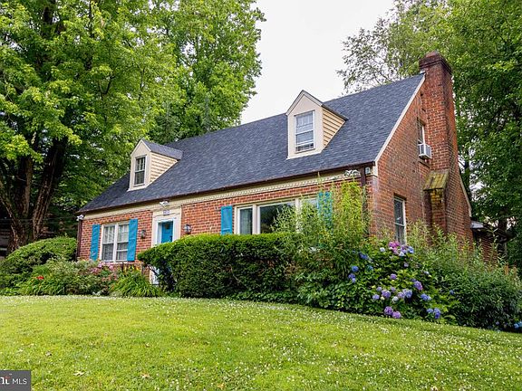 3rd image of 9908 Cedar Ln