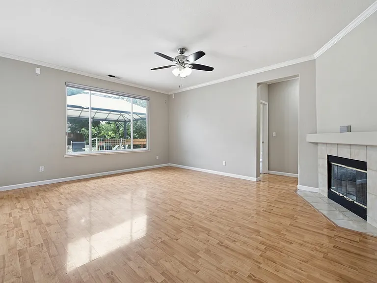 722 Summer Ln — Photo 7