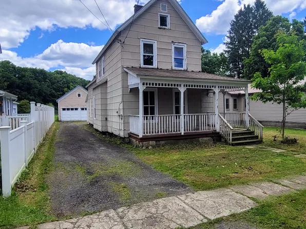 39 Elm St, Camden, NY 13316
