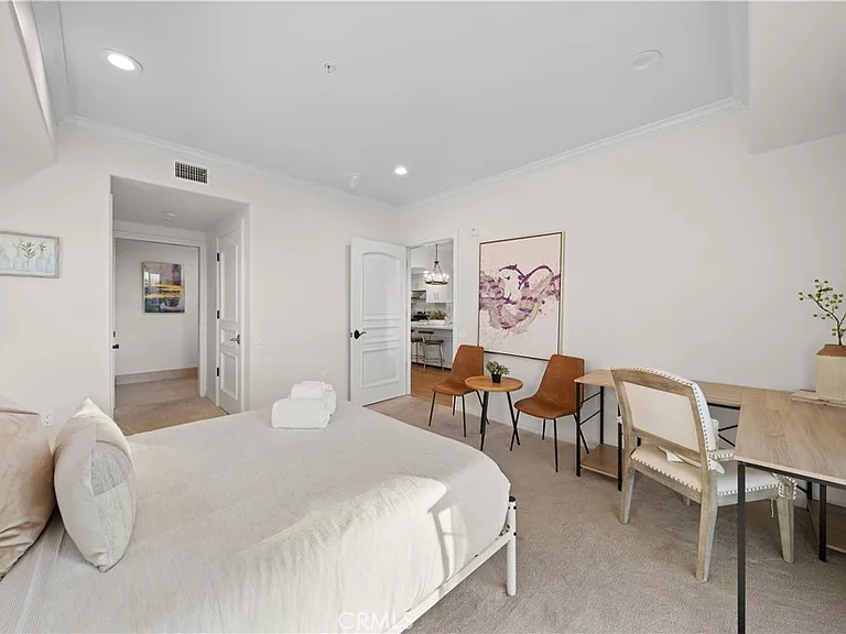 1598 Long Beach Blvd — Photo 12