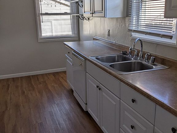 3rd image of 4137 Louisiana St #4137