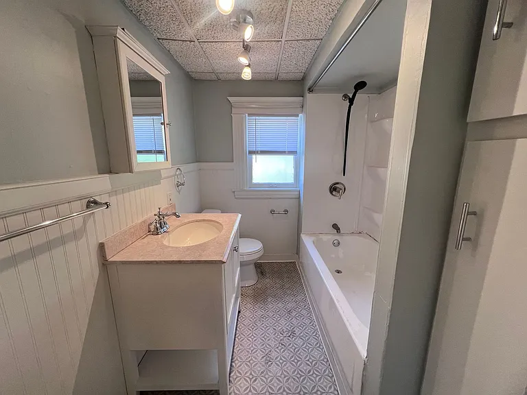 425 Fuller Ave SE — Photo 17