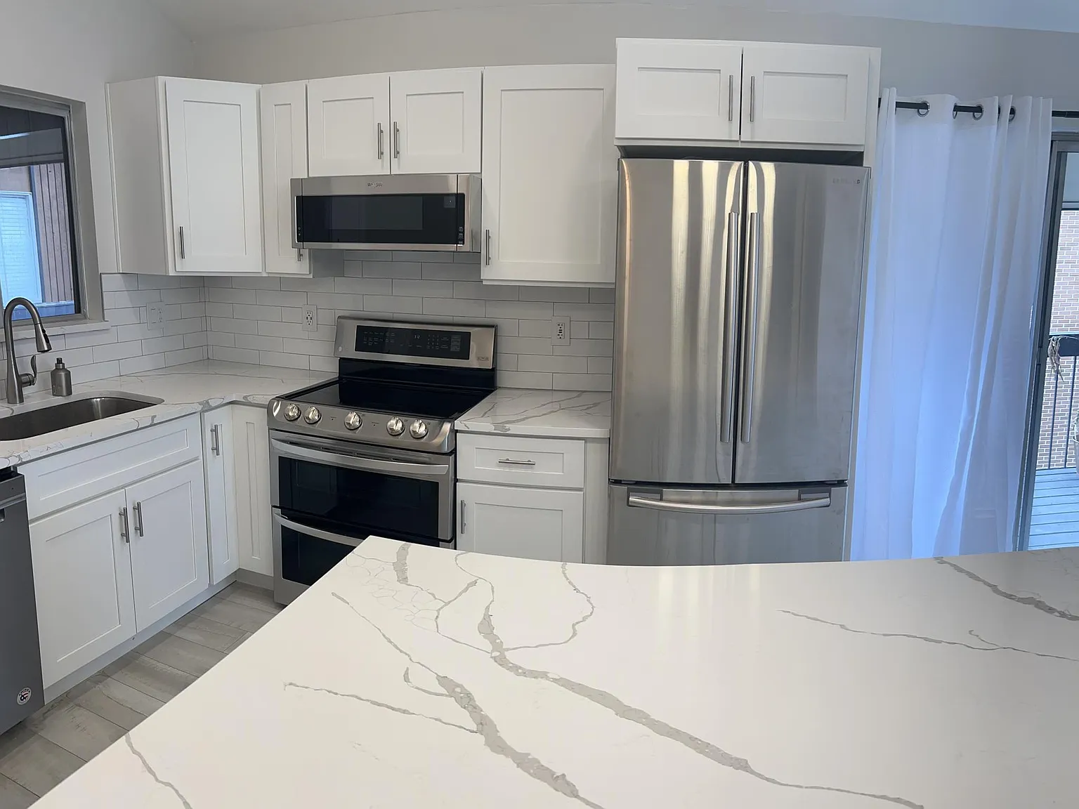 2 bed, 870 sqft, $1,950 — Photo 2