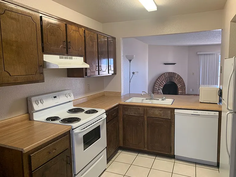 953 W Cortez Ln — Photo 6