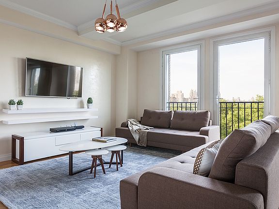 3rd image of 160 Central Park S #809