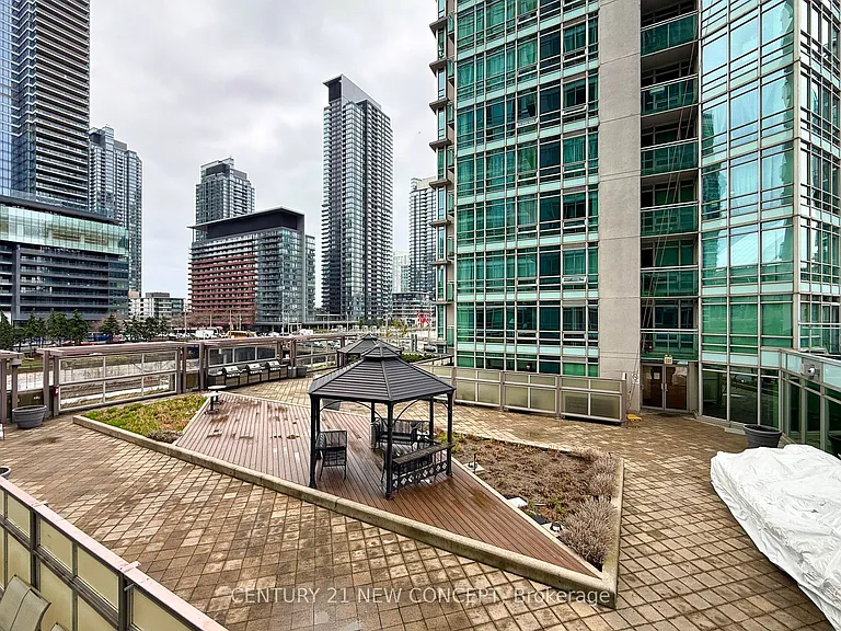381 Front St W #501 — Photo 30