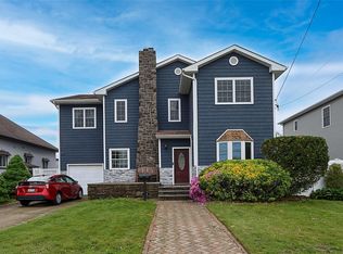 114 Frankel Blvd, Merrick, NY 11566