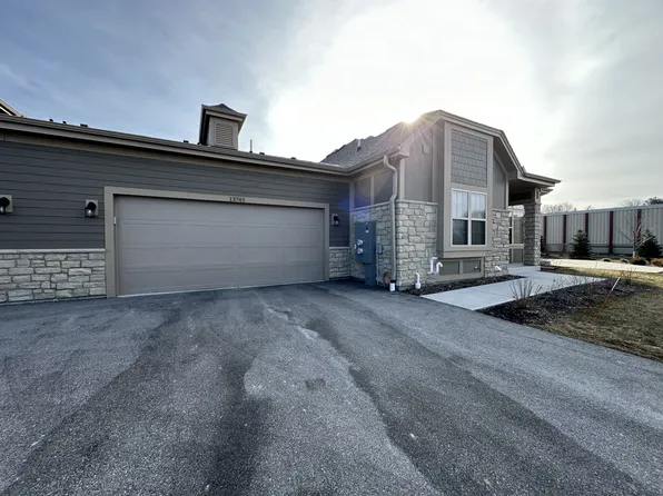 13745 Creekside Pass #1, Brookfield, WI 53005