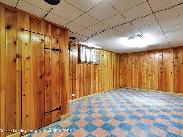 2135 Cedar St, Holt, MI 48842